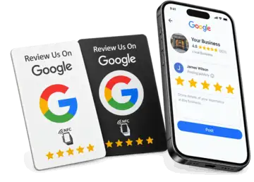 Review Card NFC bianca e nera accanto a uno smartphone con schermata recensioni Google